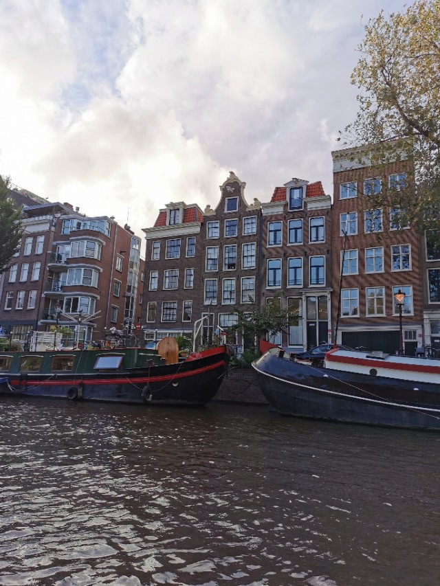 *麻大**味浓的街道，蜂拥的游客—欧洲之旅（五）