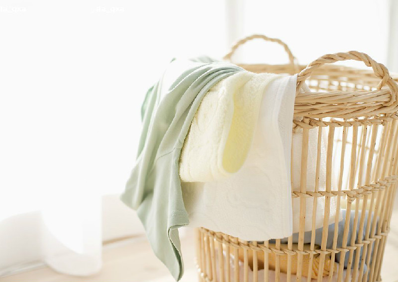 白衣服上染上血用什么洗才能洗掉,衣服染上了别的颜色怎样才能洗掉