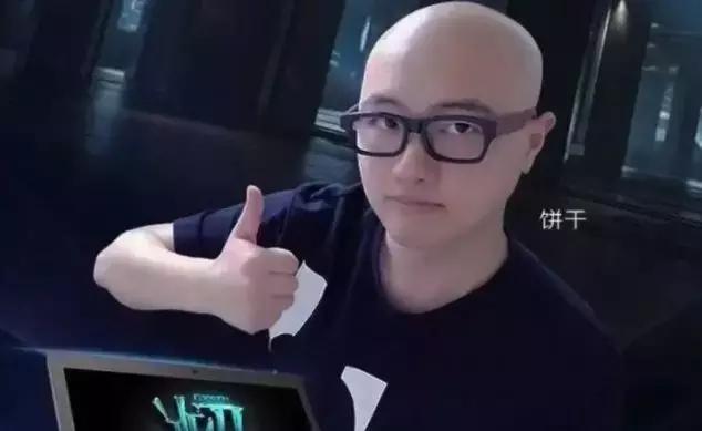 没被央视锤死？整容又离婚？网红转明星？连张艺兴都要替她背锅？