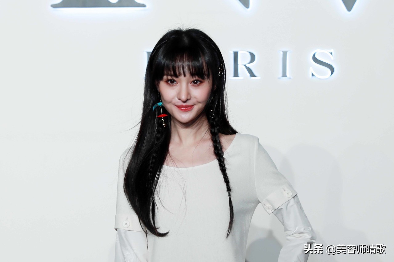 郑爽护肤用勺子刮脸、自制洗面奶、自制面膜,减肥只吃蔬菜