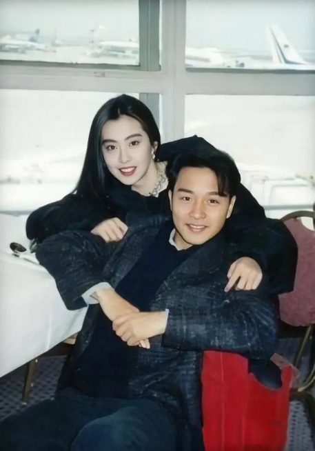 54岁王祖贤美图,亚洲第一长腿女星周慧敏