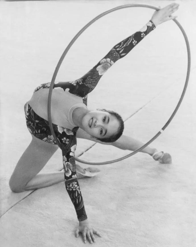 白月光是肖战和谁的,白月光是男主男扮女装的知乎小说