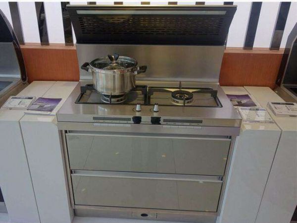 油烟机跟集成灶选哪个,油烟机和集成灶选哪个比较好