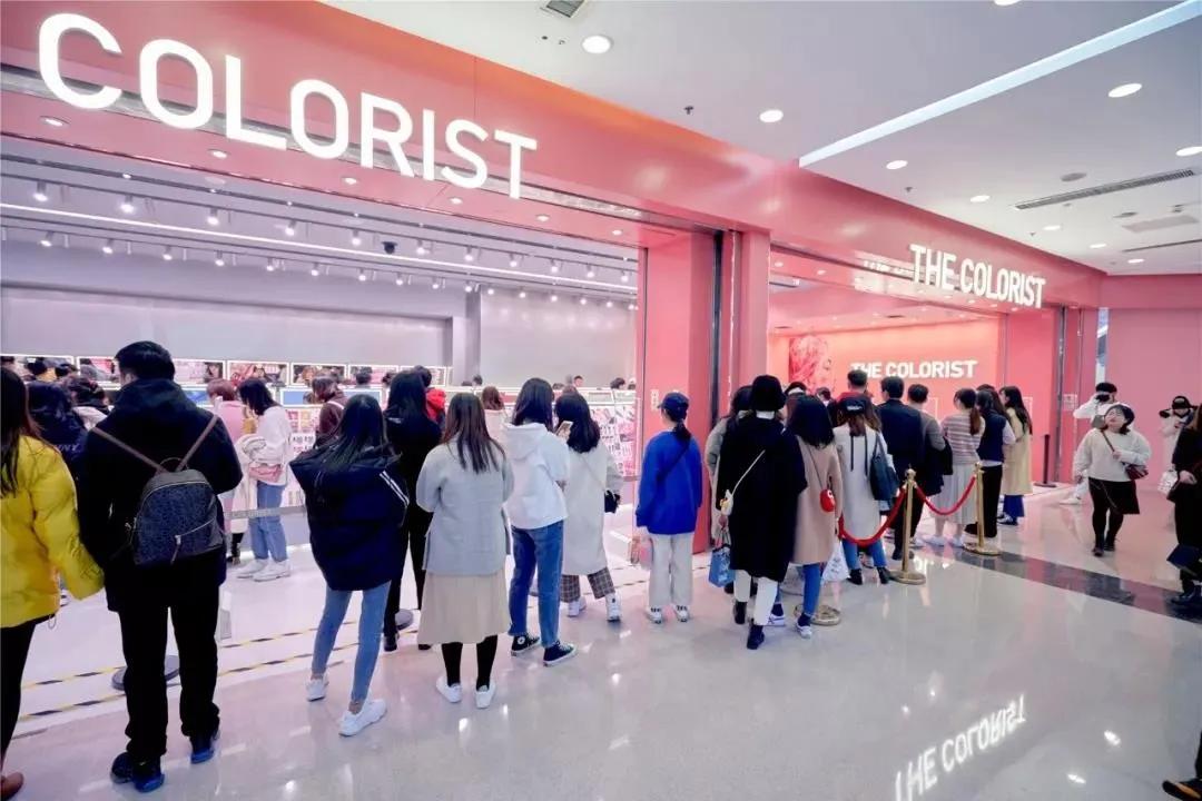 店播+快时尚+网红场景=业绩20万/店/天“调色师”这么玩不火才怪