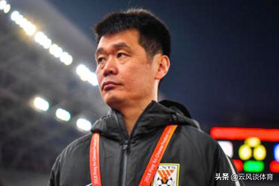 他是国足衰落的罪魁祸首，为收钱搅乱国足风气，连郑智都给他送礼