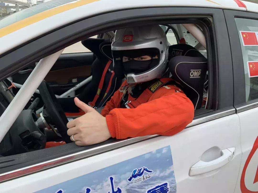 赛车正式比赛怎么算排名,赛车比赛前赛车手准备什么