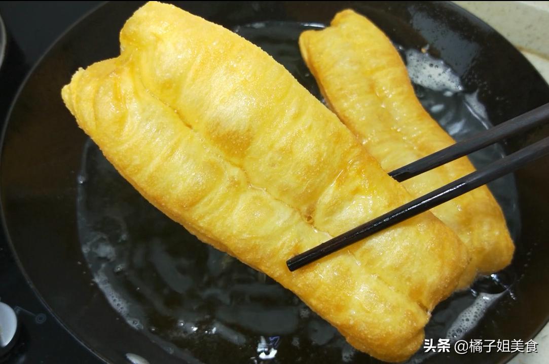 10分钟就搞定的油条做法,油条简单做法和配方的全过程