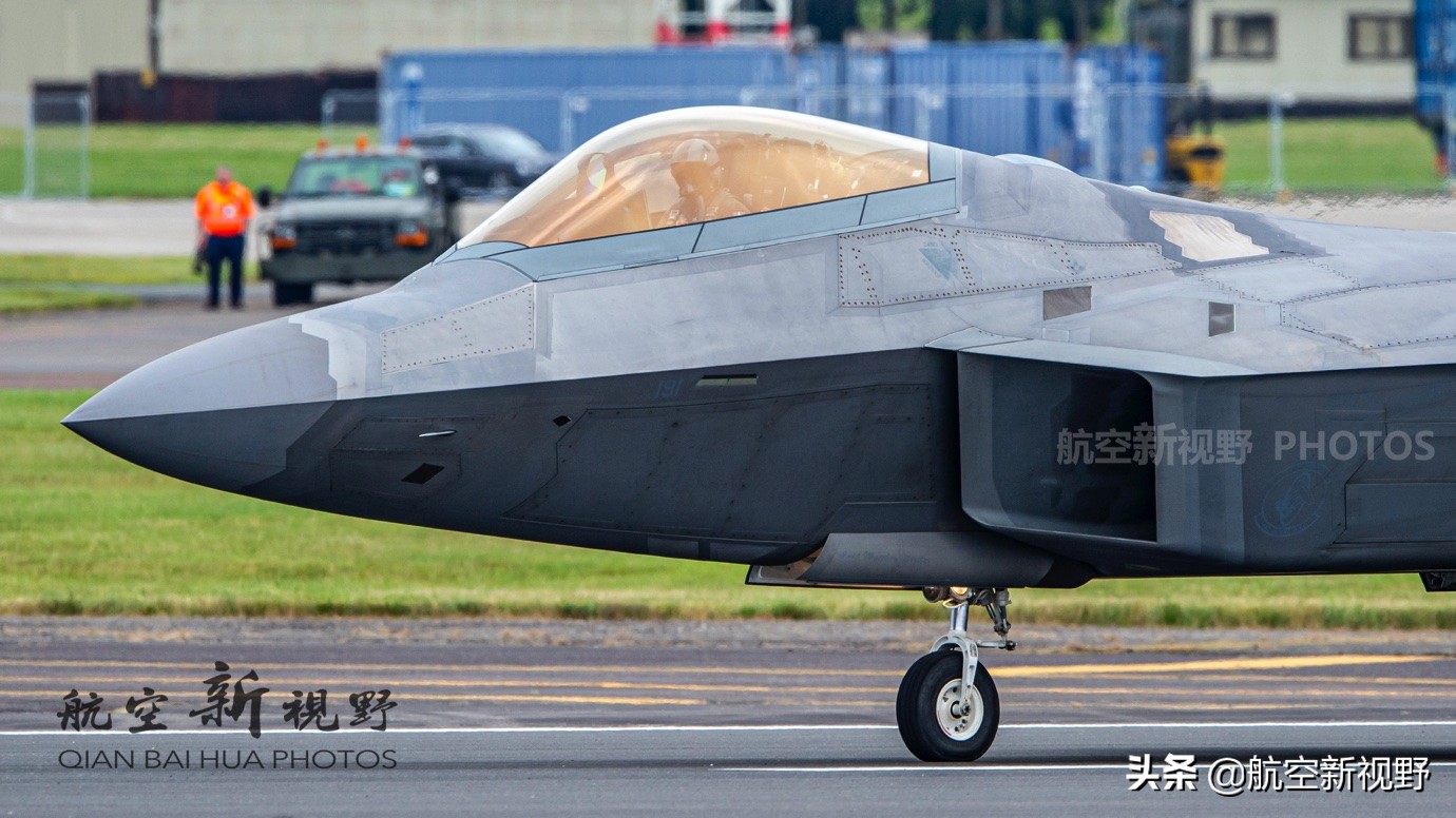 F-22隐形战机高清组图，第一款美制四代机，服役15年依旧帅气逼人