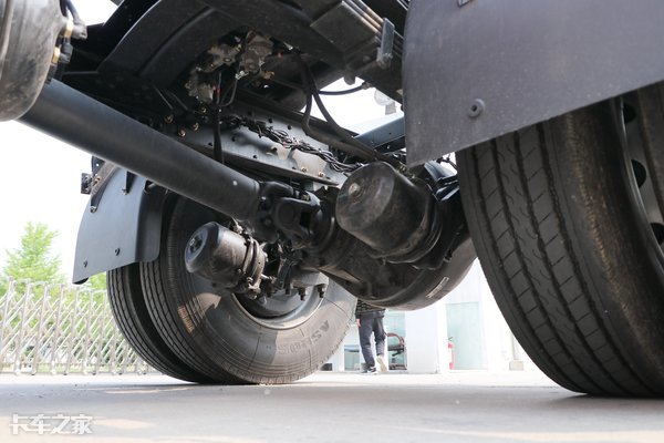 乘龙h5v4x2港口牵引车,豪沃tx-4x2港口牵引车