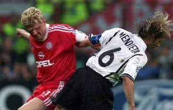 长使英雄泪满襟赞颂的是什么,长使英雄泪满襟解释