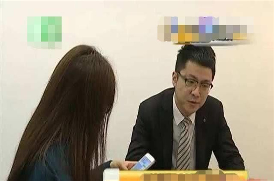 女子被骂提奔驰,女子提车被调侃