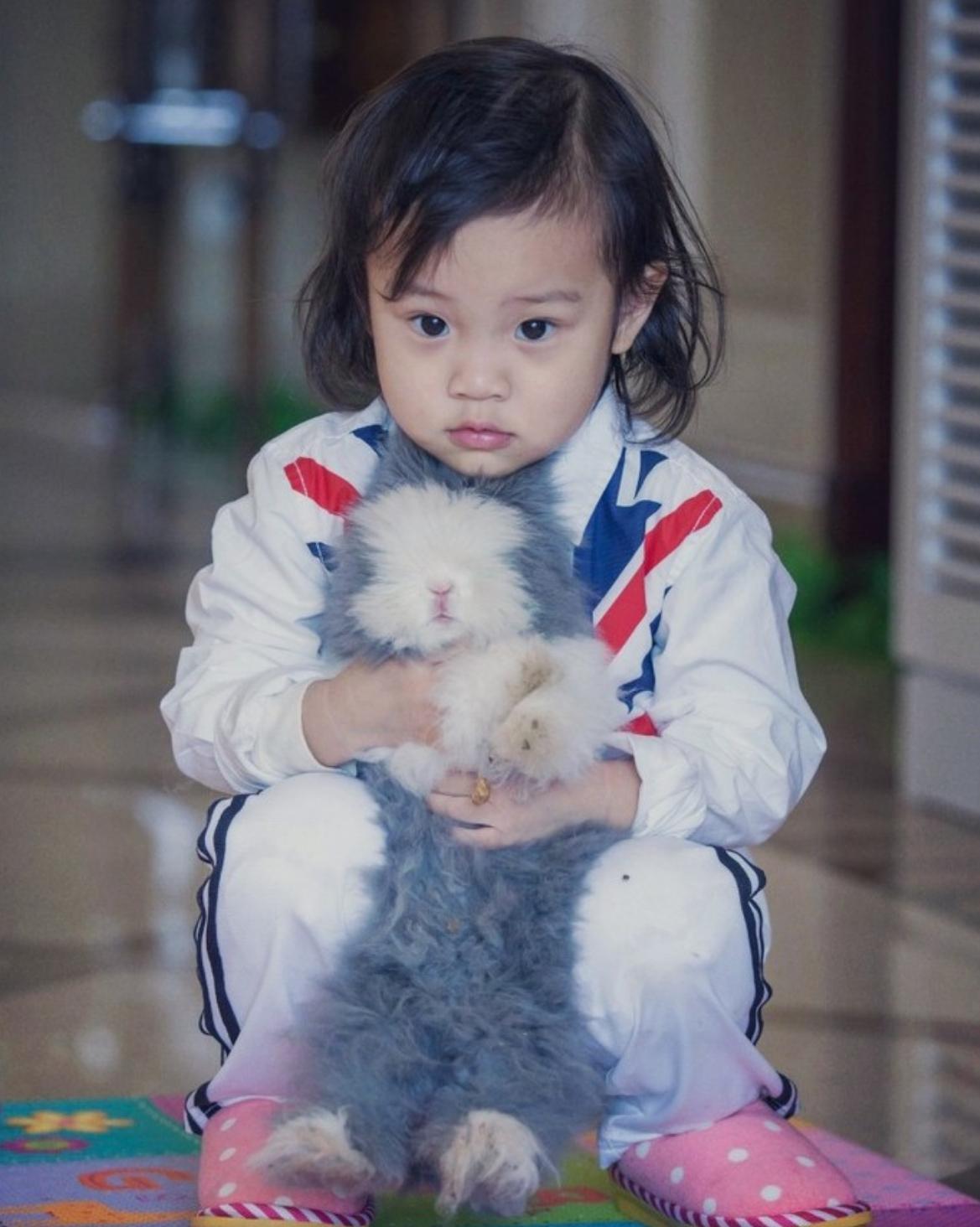 李小璐给甜馨改名视频,李小璐辟谣甜馨上学改名是假的