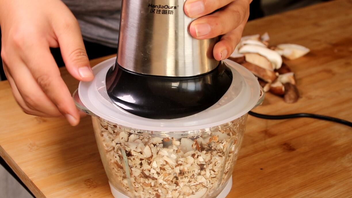 制作原味香菇酱的家常做法,正宗素香菇酱的制作方法