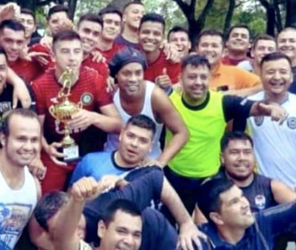 获赞罗囚王！小罗拿下监狱足球赛冠军，奖品是一头活猪