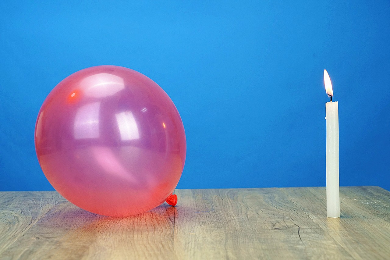 往气球里加水,往气球上涂什么会破