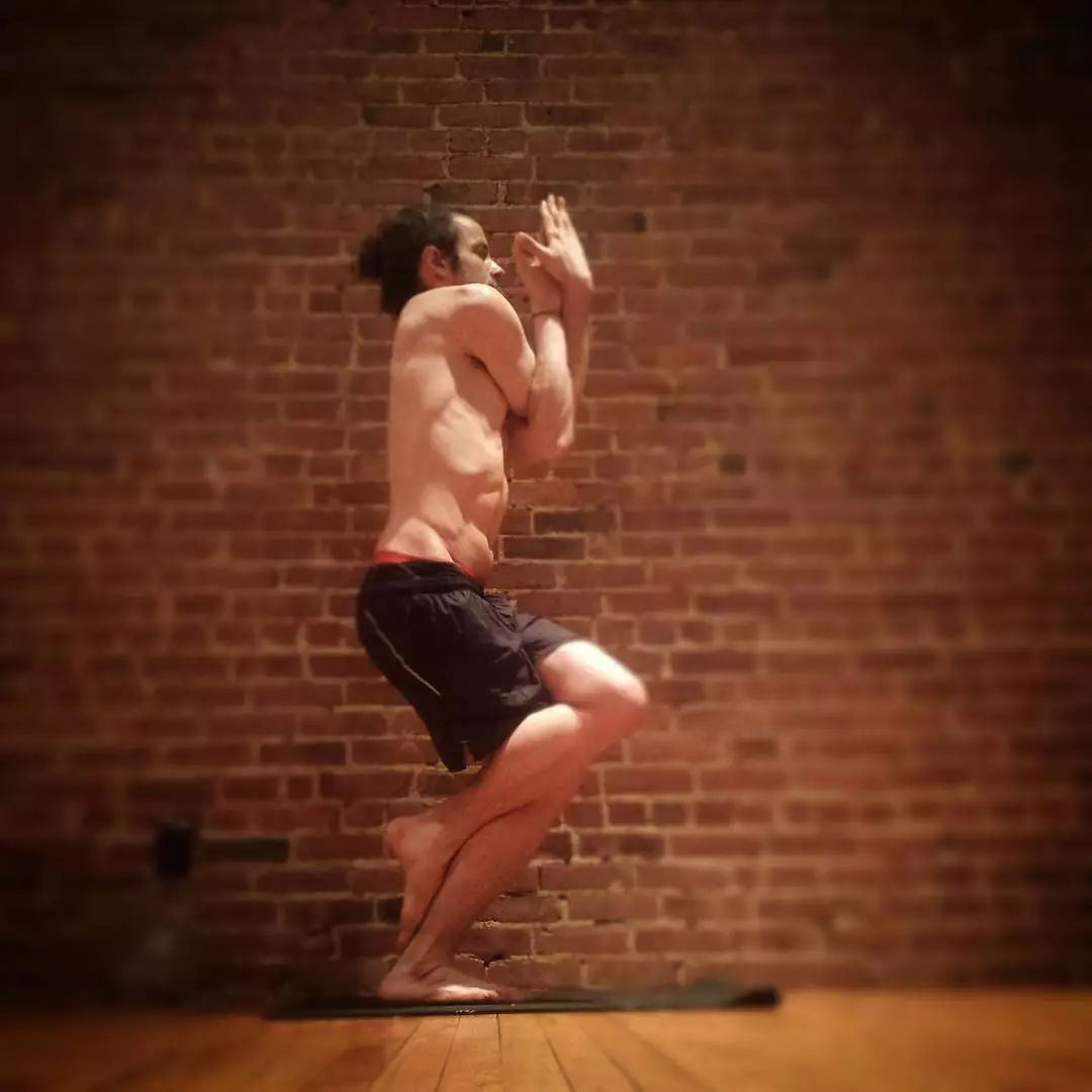 来练瑜伽提升气质,温和的瑜伽运动