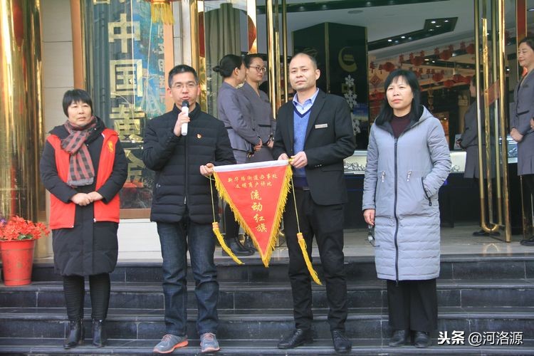 巩义市新华路街道“流动红黑旗”评比促使商户文明经营蔚然成风