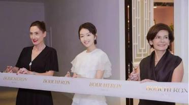 最丑谋女郎？1米6周冬雨划重点示范，“平平无奇”也能气场十足