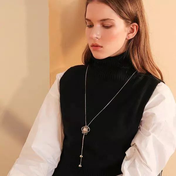 穿毛衣搭什么项链好看,毛衣和毛衣链的搭配