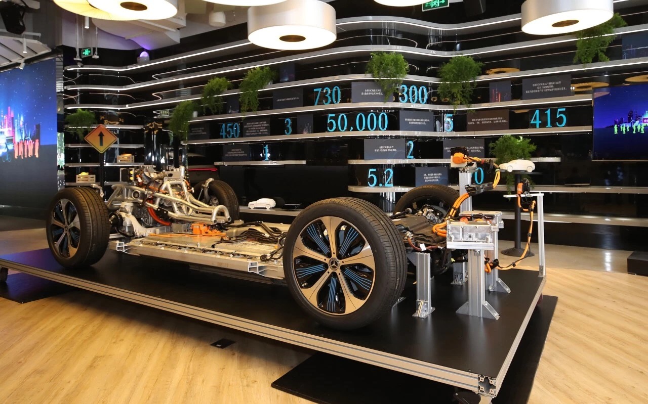 奔驰eqc纯电动车2022款技术参数,奔驰100万长什么样