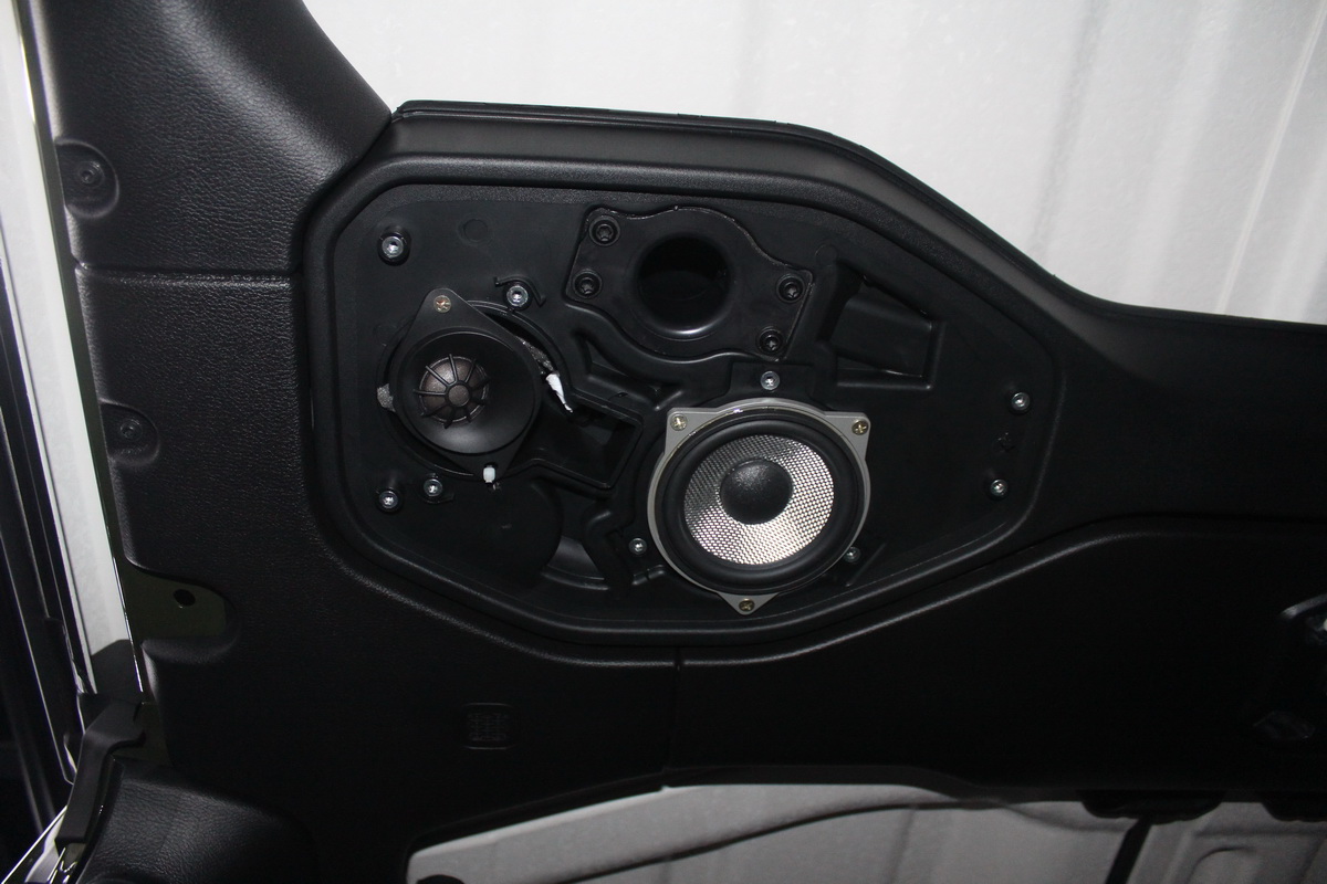 前后两分频8个喇叭,牧马人汽车音响升级方案