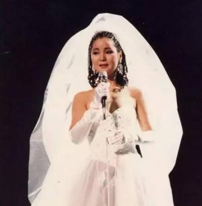 邓丽君坎坷爱情史,邓丽君的四段恋情和四首歌