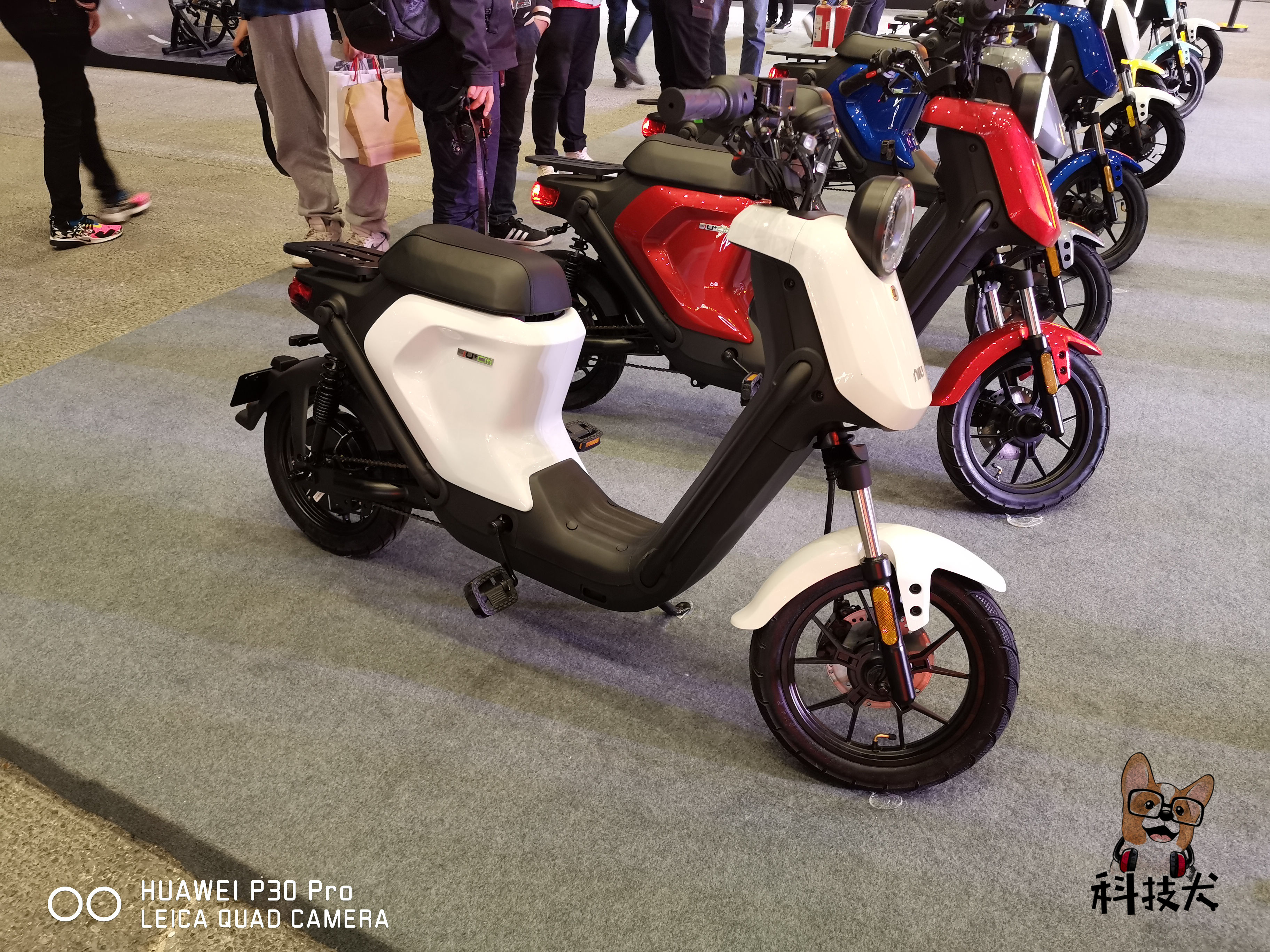 小牛电动车u顶配和us顶配,小牛新国标电动车总有一款适合你