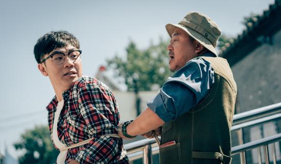 唱歌被骗钱,大鹏当年为啥能请这么多明星