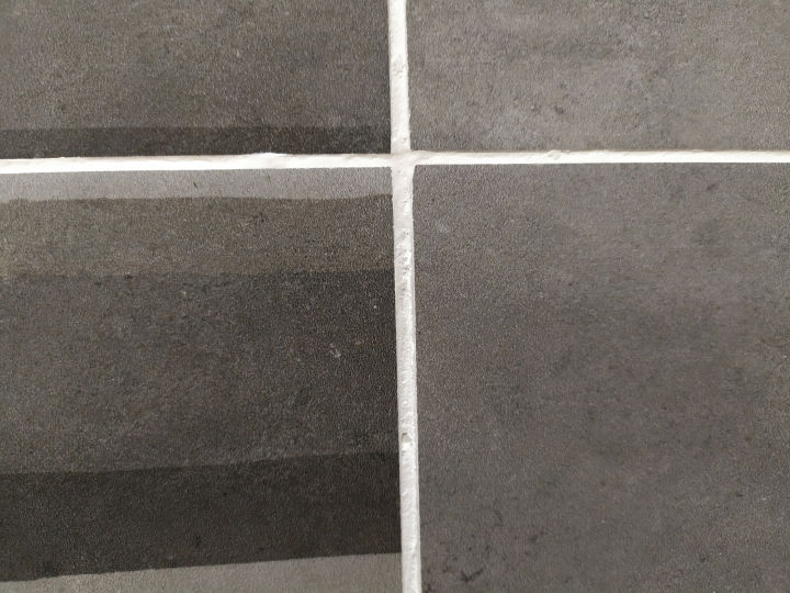 家里地砖缝隙的填缝剂怎么抠出来,美缝后瓷砖上的污垢怎么处理