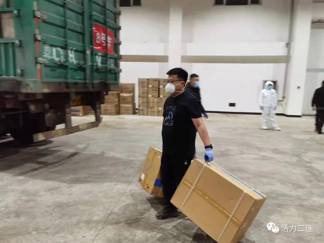 抗击疫情物资支援车队,抗击疫情爱心物资车队
