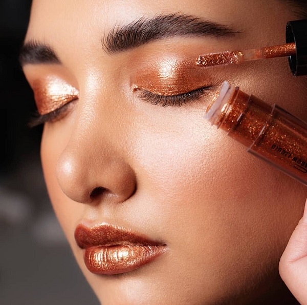 银河系妆容教程单眼皮,银河系里的液体眼影