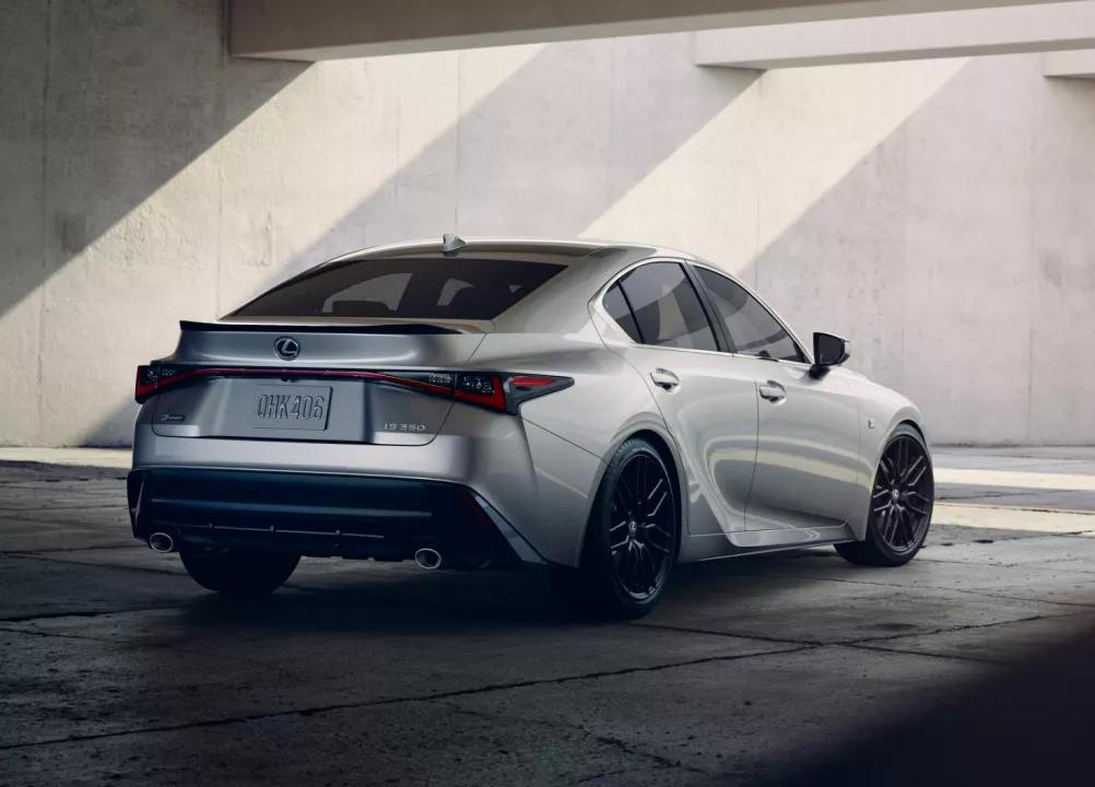 全新雷克萨斯is官图曝光,大嘴视角