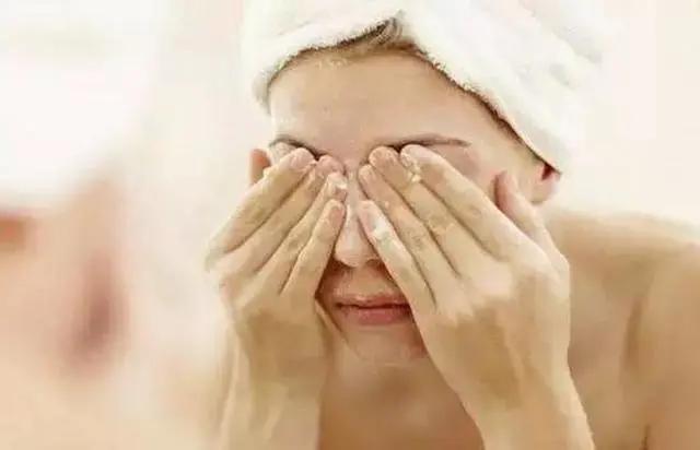 李佳琦私藏款，堪称“毛孔吸尘器”的面膜只要白菜价！