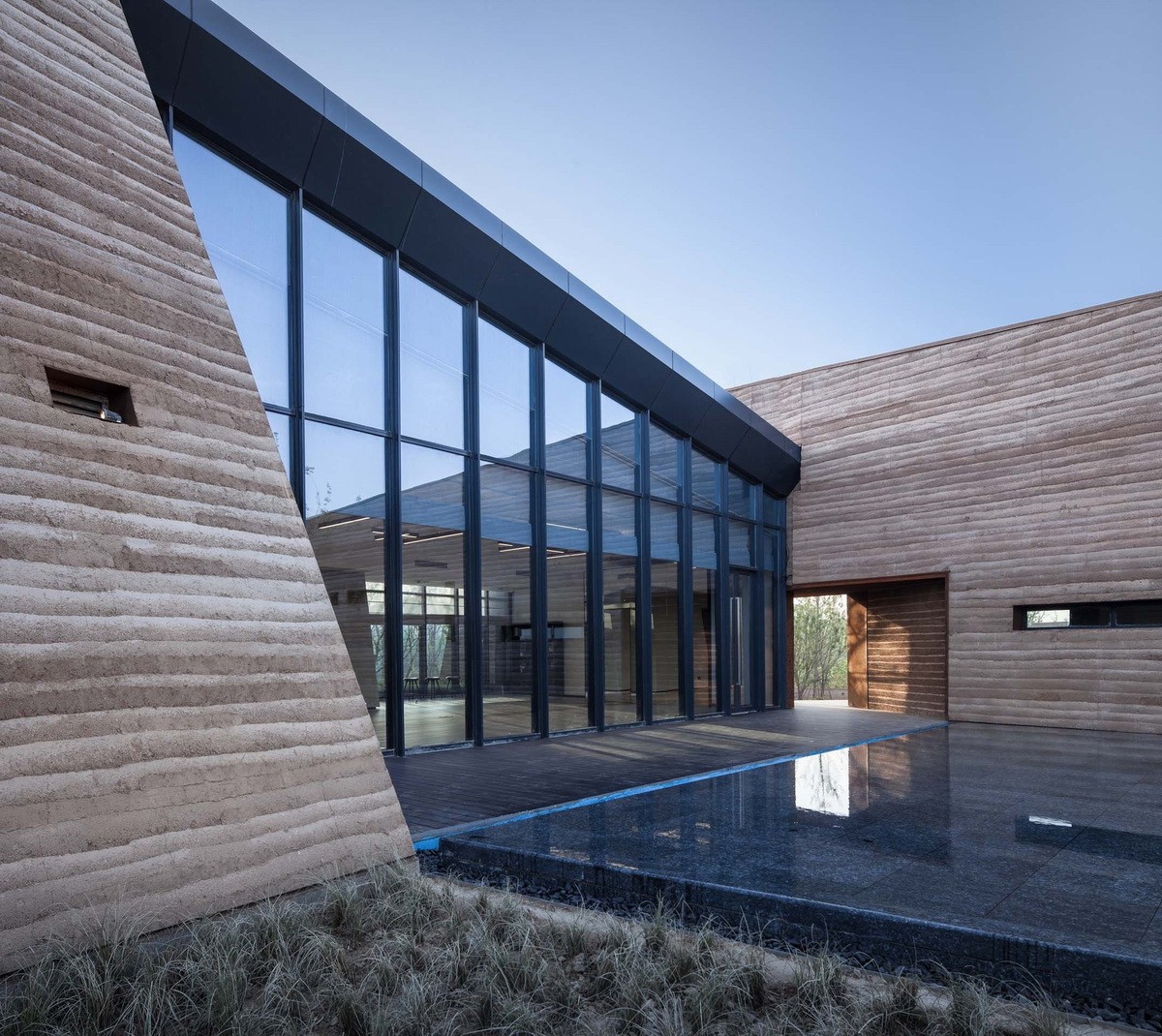 东西方现代夯土墙建筑集粹