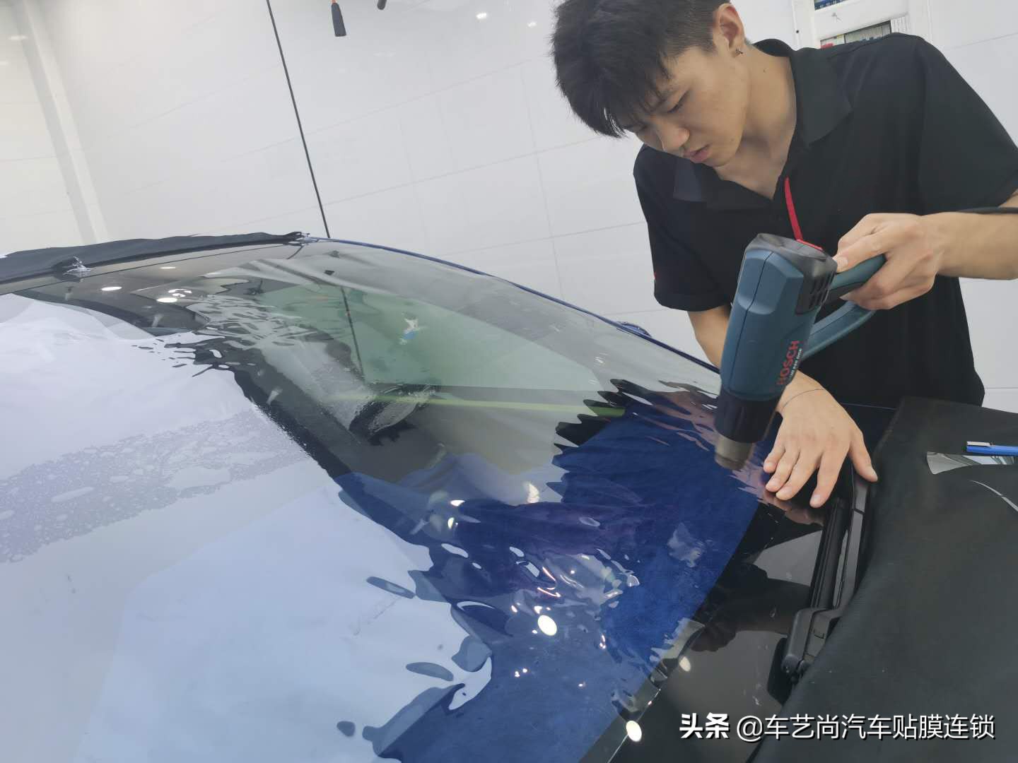 车玻璃上的膜撕掉以后有胶怎么办,撕掉车顶膜留下的胶怎么去掉