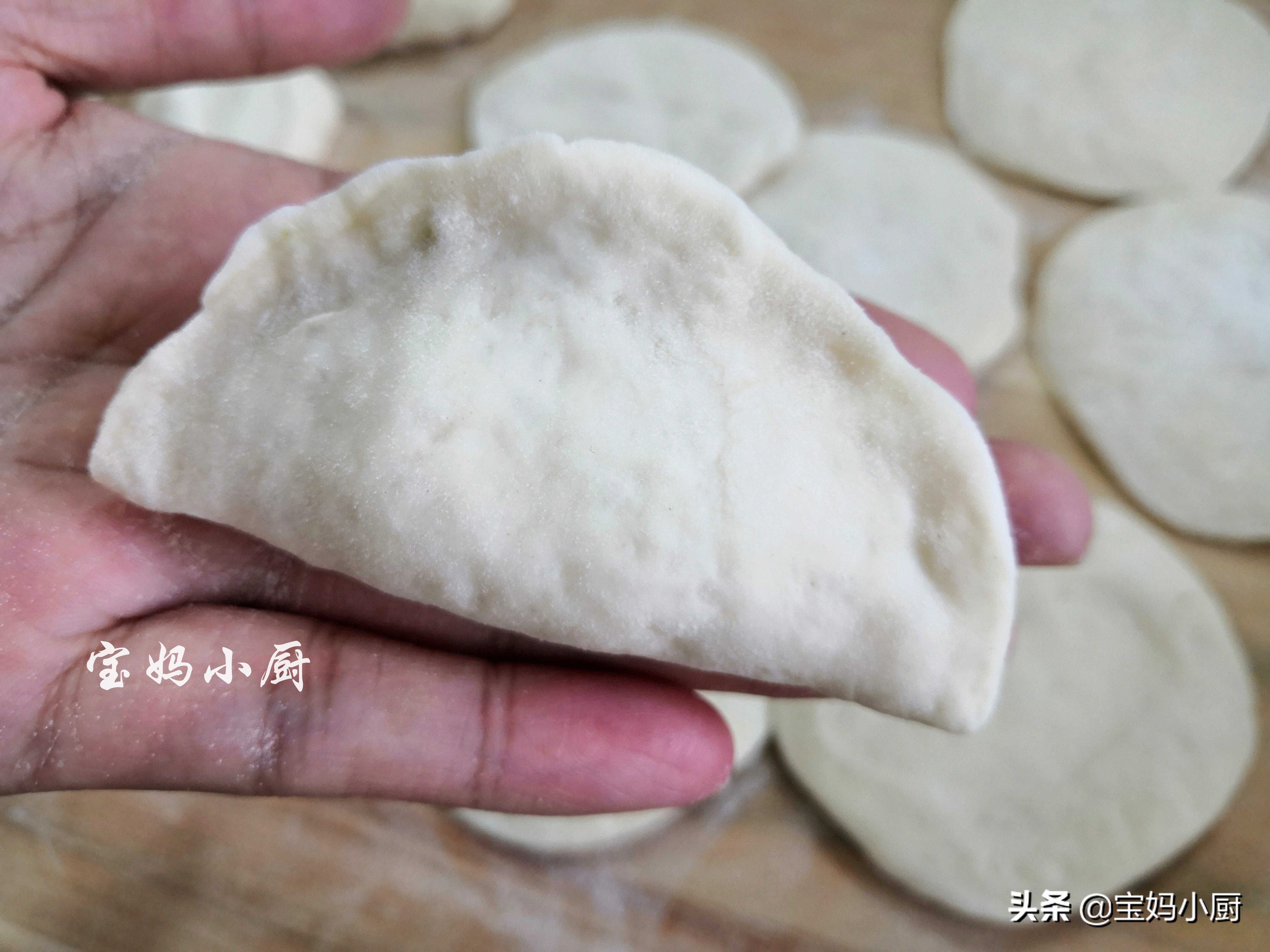 水煎包做早餐，脆底暄皮馅更香，快手上桌有窍门，照着做你也行