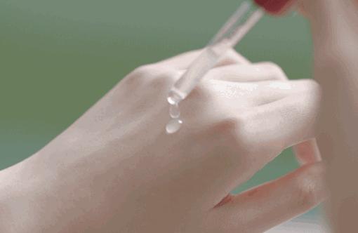 杨超越真人洋娃娃连衣裙,杨超越早期面试美得像个洋娃娃