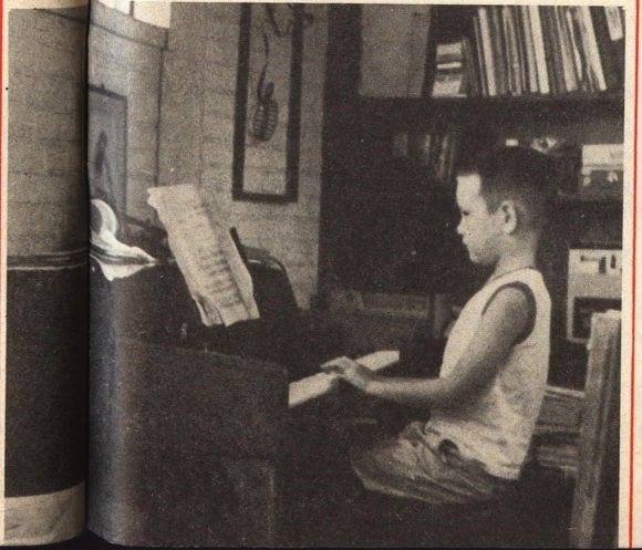 57岁费翔和母亲照片图文,费翔梦里的照片