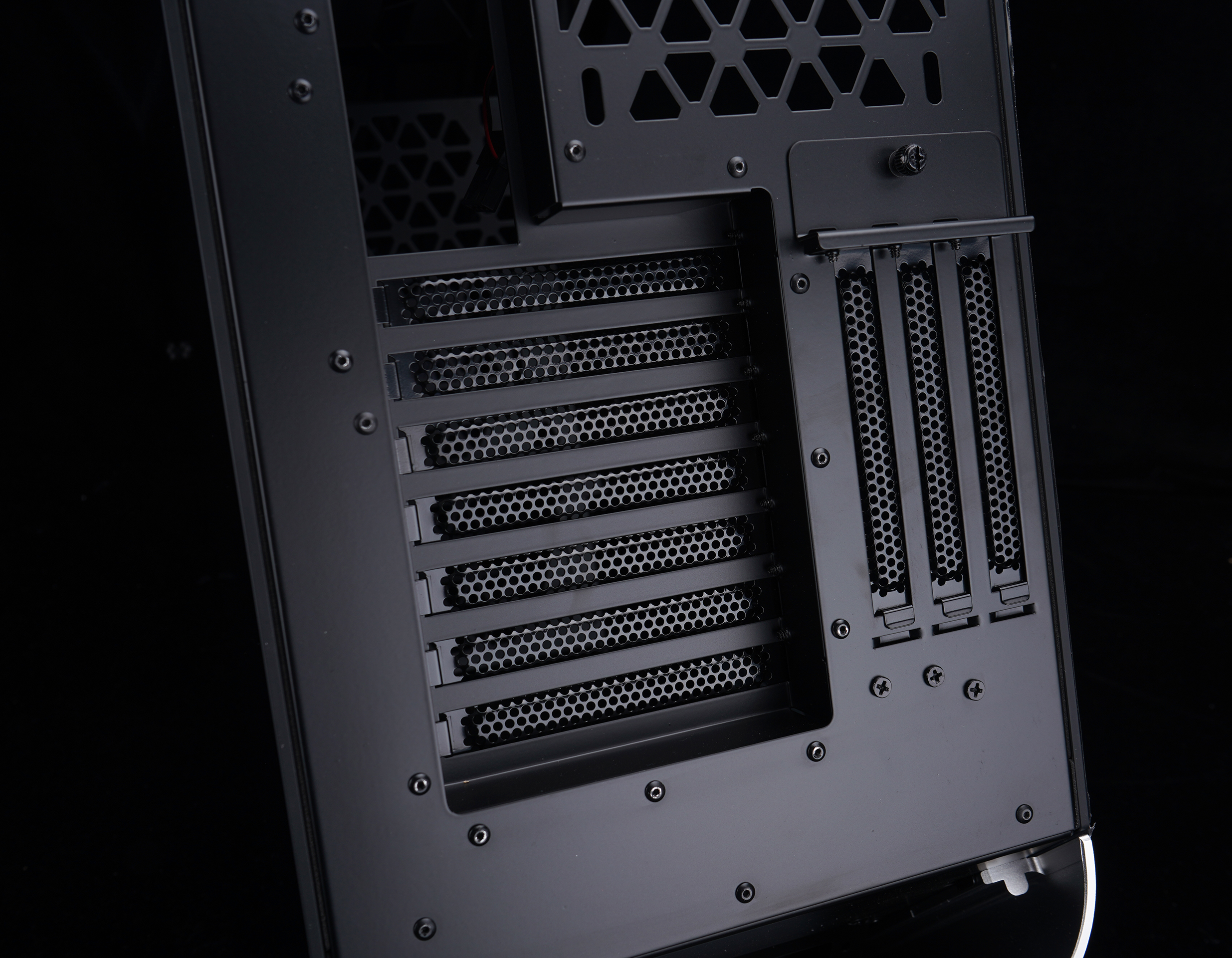 外星人游戏主机值得买吗 (有主机的外星人游戏本)