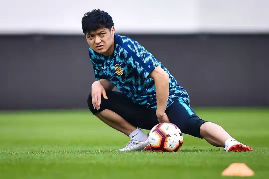 39岁的小将汪嵩重返中超,汪嵩头球建功