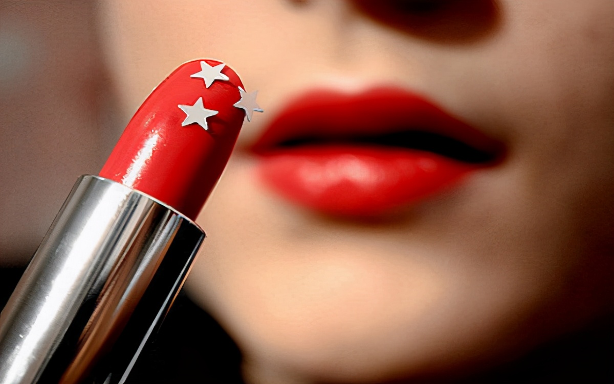 唇炎干裂脱皮怎么治,唇部干裂唇炎图片