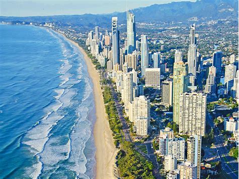 黄金海岸波光粼粼,这片沙滩美得让人窒息