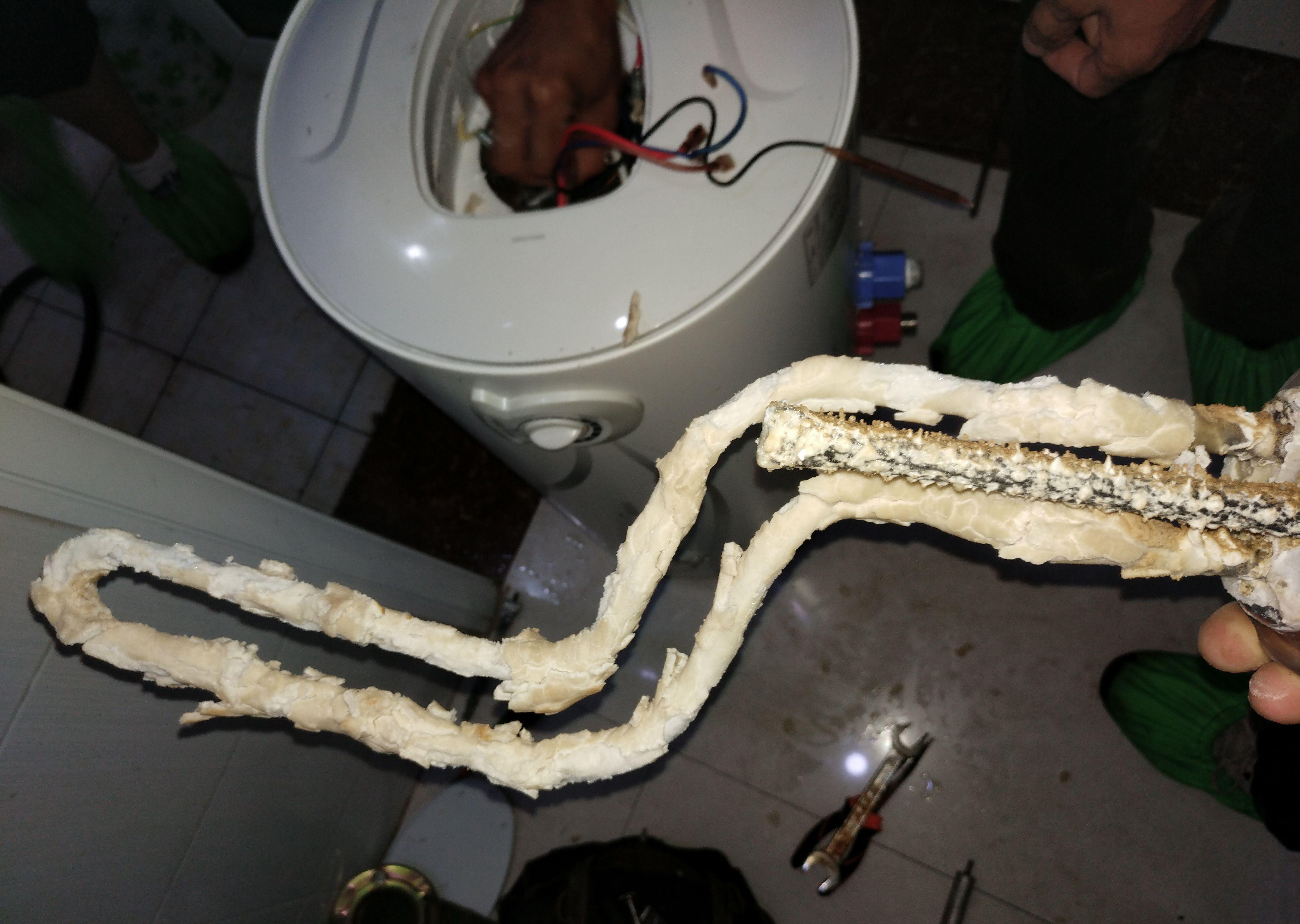 电热水器更好还是天然气热水器好,电热水器好还是燃气热水器实用