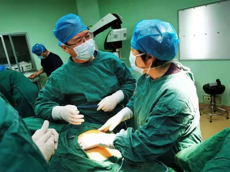 巨大囊实性肿物原因,囊实性肿块多大为巨大