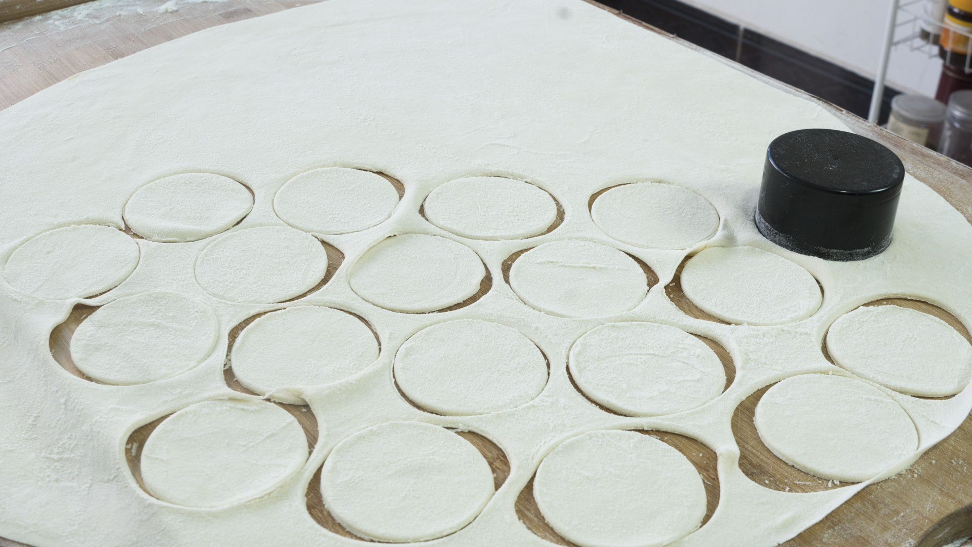 两种彩色饺子皮的多种做法,饺子皮的10种做法大全集