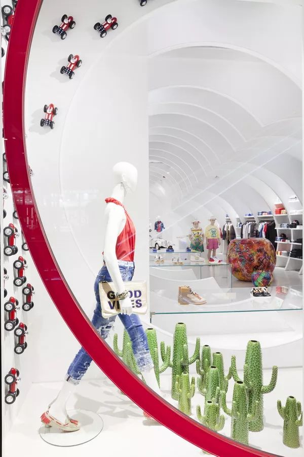 85、90后的妈妈最爱带孩子逛的童装店竟然是这样？