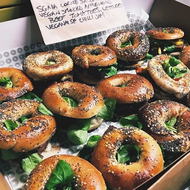 贝果:我才不是夹了菜的甜甜圈