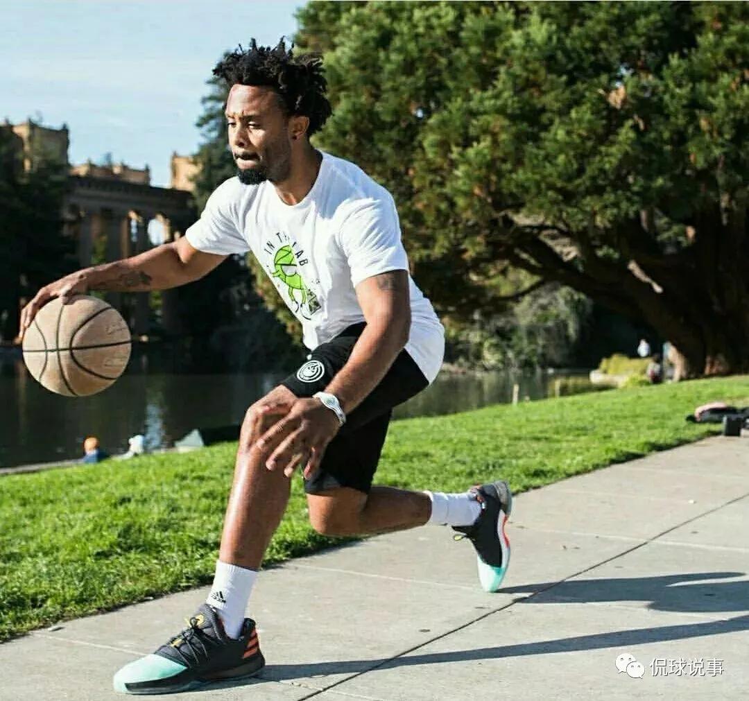 行进间胯下运球过人,库里胯下背后运球过人教学