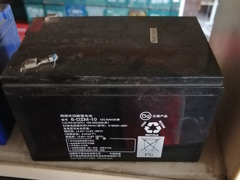 电动车充了十小时不变灯怎么办,电动车充电器不变灯插拔后变绿