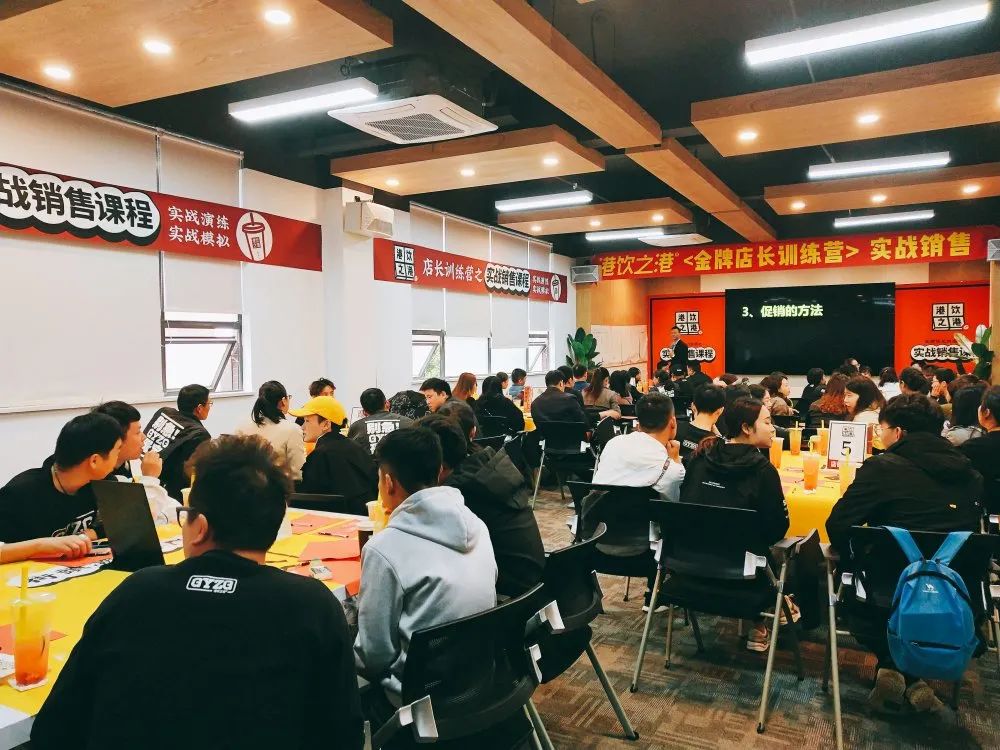 90后创业小伙开餐饮,转行开货船